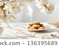 白色盤子和餅乾，櫻花 136395689