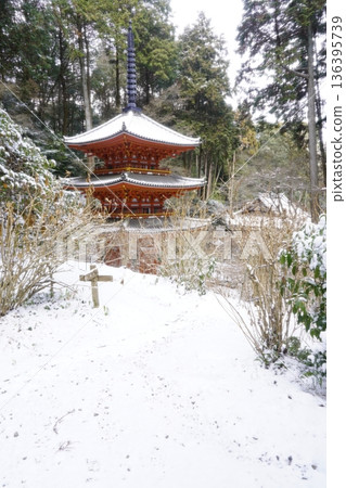 Tahoto Pagoda on a snowy day 136395739