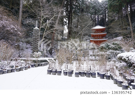 Tahoto Pagoda on a snowy day Tahoto Pagoda on a snowy day 136395742