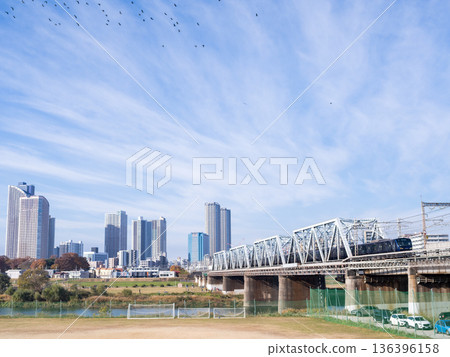 [Sotetsu/JR Direct Line] Early morning train heading towards Shinjuku 136396158