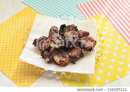 Wheat gluten chocolate 136397112