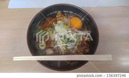 蒲田老字號蕎麥麵店信濃路的雞蛋蕎麥麵 136397246
