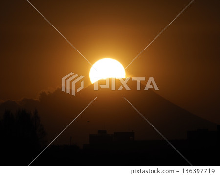 The day Diamond Fuji was seen in Kawaguchi City 136397719