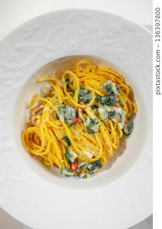 Creamy spinach pasta in white bowl 136397800