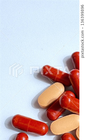 Contemporary Flat Layout Emphasizing Medication Adherence Concept. Minimalist Composition Featuring Capsules To Promote Daily Medication Routines And Health Management Contemporary Flat Layout Emphasizing Medication Adherence Concept. Minimalist Composition Featuring Capsules To Promote Daily Medication Routines And Health Management 136399896