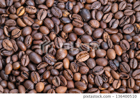 Detailed view lightly roasted coffee beans, slowbrew preparation vibe with warm natural light, delicate brown shades and matte surface suggesting gentle pourover ritual 136400510