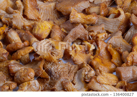 Elegant mushroom presentation complemented by refined shiny garnish, Exquisite mushroom display featuring polished golden embellishment with sleek shining surface 136400827
