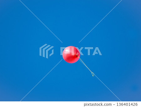 Red balloon flying to the blue sky 136401426