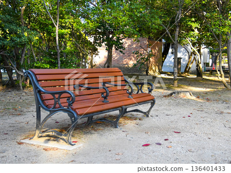 Park retro bench 136401433