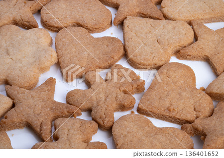 Macro cookies showing varied shapes and textures, detailed crumb and edge focus, studio lighting highlights golden browns, clean white background for product catalogs Macro cookies showing varied shapes and textures, detailed crumb and edge focus, studio lighting highlights golden browns, clean white background for product catalogs 136401652