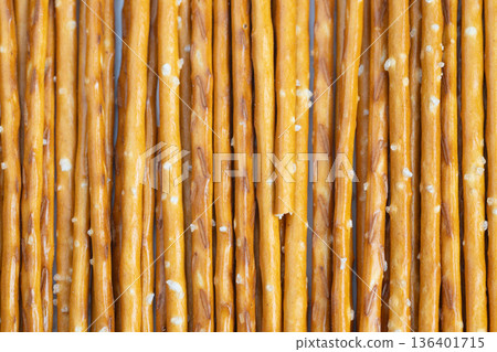 Careful framing emphasizes uniform color and coarse salt on pretzels. Closeup image showcasing organized pretzels with even coloring and salt distribution for commercial visuals Careful framing emphasizes uniform color and coarse salt on pretzels. Closeup image showcasing organized pretzels with even coloring and salt distribution for commercial visuals 136401715