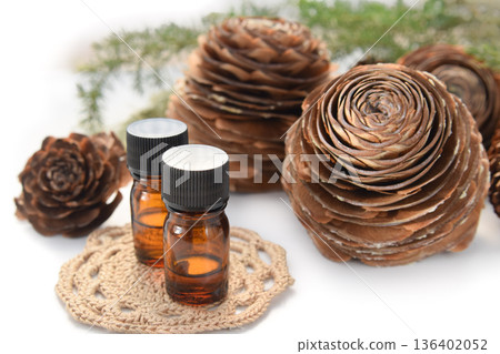 精油和雪松玫瑰 136402052