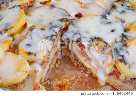 Visual guide for potato pizza. Illustration depicting layered potato and cheese pizza. Educational image demonstrating preparation of potato cheese layered pizza 136402449