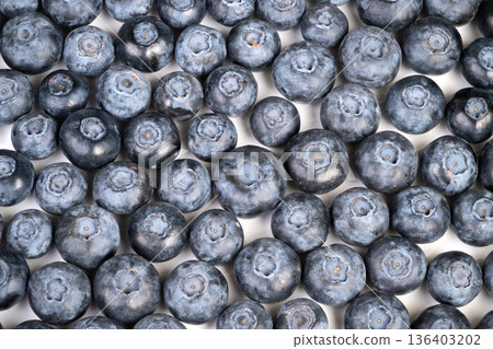 Blueberry display scene. Vibrant blueberries with natural shine ready for market. Sunlit display of assorted ripe blueberries showcasing farm freshness and organic quality 136403202