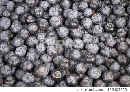 Juicy blueberries with vibrant color and high nutritional benefits. Sweet and dense berry clusters perfect for nutritious smoothies and healthy lifestyle campaigns 136403253