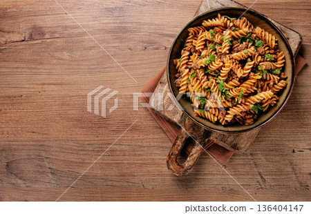pasta in the navy, pasta with minced meat, plate on a wooden table, homemade, fusilli pasta, without people, 136404147