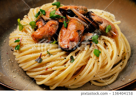spaghetti with mussels, without shell, pasta with peeled mussels, in carbonara sauce, micro-greens, homemade, no people, 136404158