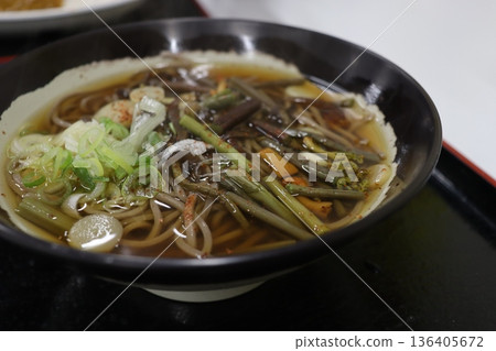 Very delicious mountain vegetable soba 136405672