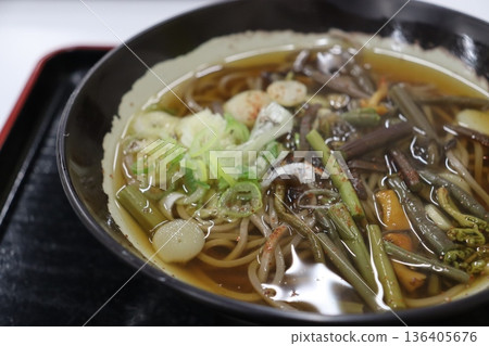 Very delicious mountain vegetable soba 136405676