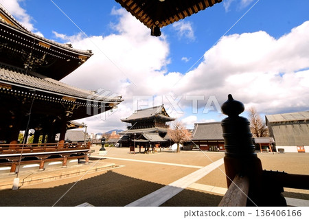 Higashi Honganji Temple, Goei-do Hall and Goei-do Gate (Important Cultural Property), Tokoha-cho, Shimogyo Ward, Kyoto City, February 2022 Higashi Honganji Temple, Goei-do Hall and Goei-do Gate (Important Cultural Property), Tokoha-cho, Shimogyo Ward, Kyoto City, February 2022 136406166