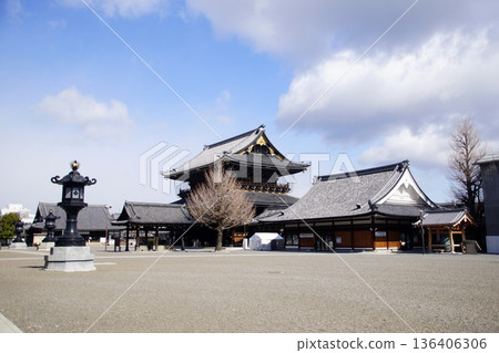 Higashi Honganji Temple, Goei-do Gate (Important Cultural Property), Kyoto Prefecture, Tokoha-cho, Shimogyo Ward, Kyoto City, February 2022 Higashi Honganji Temple, Goei-do Gate (Important Cultural Property), Kyoto Prefecture, Tokoha-cho, Shimogyo Ward, Kyoto City, February 2022 136406306