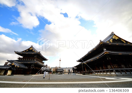 Higashi Honganji Temple, Goei-do Hall and Goei-do Gate (Important Cultural Property), Tokoha-cho, Shimogyo Ward, Kyoto City, February 2022 136406309