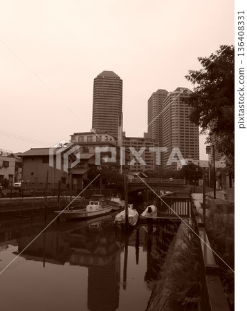 築田島的市中心氛圍與這座都會景觀中的現代建築交相輝映。 築田島的市中心氛圍與這座都會景觀中的現代建築交相輝映。 136408331