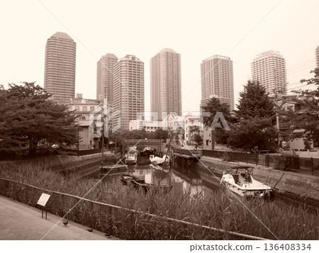 築田島的市中心氛圍與這座都會景觀中的現代建築交相輝映。 築田島的市中心氛圍與這座都會景觀中的現代建築交相輝映。 136408334