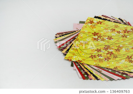 歡快色紙 歡快色紙 136409763