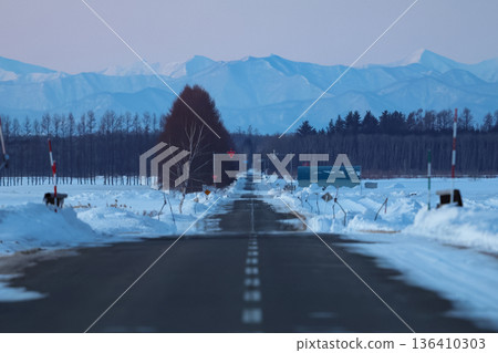 Winter road 136410303