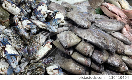 Horizontally aligned fish rows emphasizing uniform size selection market grading and efficient seafood display practices. Horizontally aligned fish rows emphasizing uniform size selection market grading and efficient seafood display practices. 136410404