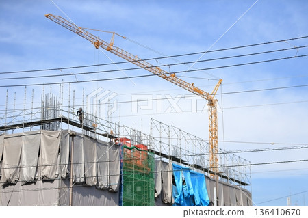 Image of external scaffolding (framework scaffolding) 136410670