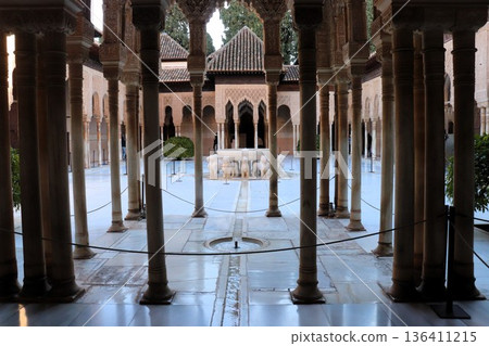 World Heritage Site, Alhambra Palace, Courtyard of the Lions, Spain, Andalusia, Europe World Heritage Site, Alhambra Palace, Courtyard of the Lions, Spain, Andalusia, Europe 136411215