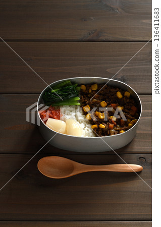 玉米肉末咖哩便當 玉米肉末咖哩便當 136411683