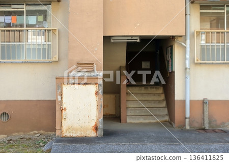 Metropolitan housing complex (Tatsumi, Koto Ward) 136411825