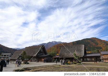 [Flat Rate] Autumn Foliage Shirakawa-go Gassho-style Village (Shirakawa Village, Gifu Prefecture) 136412180