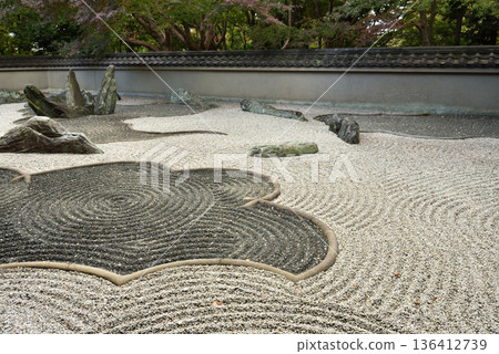 Autumn at the Western Garden of Ryugin-an Temple, Dragon Garden (Higashiyama Ward, Kyoto City) Autumn at the Western Garden of Ryugin-an Temple, Dragon Garden (Higashiyama Ward, Kyoto City) 136412739
