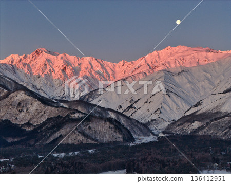 Beautiful morning glow of Mt. Karamatsu and Mt. Goryu and the setting moon of the full moon, Hakuba Village, Nagano Prefecture (aerial shot by drone) Beautiful morning glow of Mt. Karamatsu and Mt. Goryu and the setting moon of the full moon, Hakuba Village, Nagano Prefecture (aerial shot by drone) 136412951