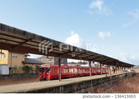 JR Toyohashi Main Line trains stopping at Miyaji Station, the gateway to Aso Shrine 136413003
