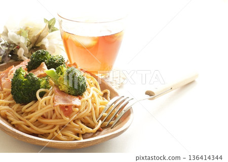 Bacon and broccoli spaghetti with tomato sauce Bacon and broccoli spaghetti with tomato sauce 136414344