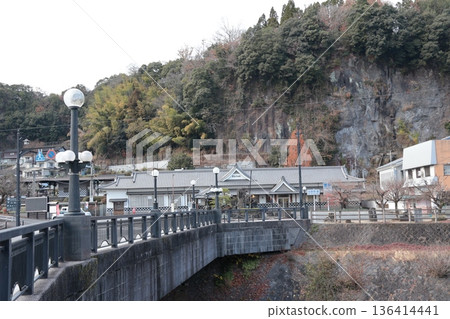 "Kojo no Tsuki" (Ruined Castle) - The gateway to Oka Castle: JR Toyohashi Main Line Bungotaketa Station "Kojo no Tsuki" (Ruined Castle) - The gateway to Oka Castle: JR Toyohashi Main Line Bungotaketa Station 136414441