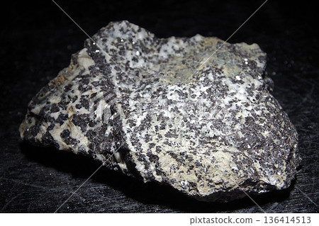 White ore/zinc ore 136414513