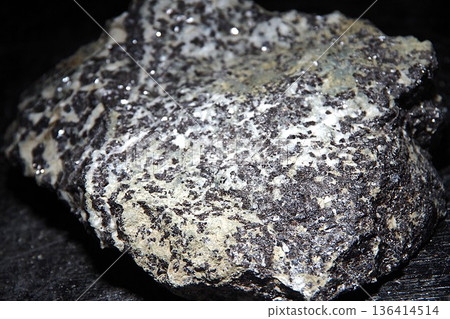 White ore/zinc ore 136414514