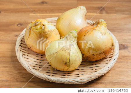New onions in a colander 136414763