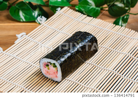 鰤魚壽司卷 136414791