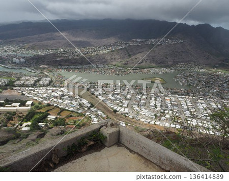 從可可角步道 (Koko Head Trail) 可以欣賞到美麗的景色，這是夏威夷很受歡迎的活動。 136414889