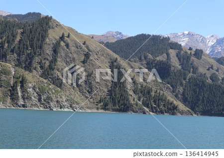 在中國絲路旅行：烏魯木齊天山天池風光 136414945