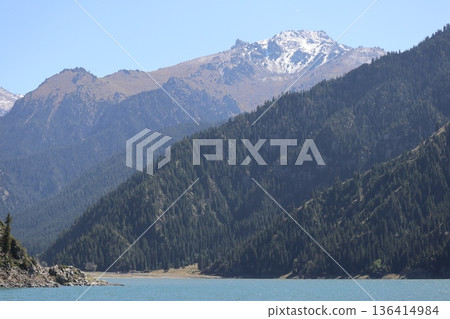 在中國絲路旅行：烏魯木齊天山天池風光 136414984