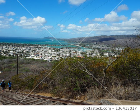 從可可角步道 (Koko Head Trail) 可以欣賞到美麗的景色，這是夏威夷很受歡迎的活動。 136415017