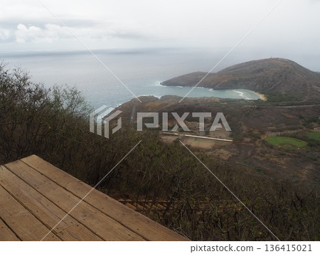 從可可角步道 (Koko Head Trail) 可以欣賞到美麗的景色，這是夏威夷很受歡迎的活動。 136415021